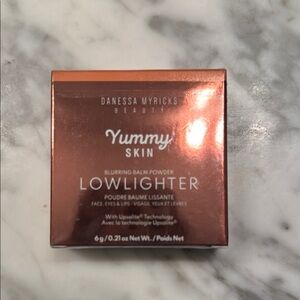 Danessa Myricks Beauty Yummy Skin Blurring Balm Powder Lowlighter - Lowkey